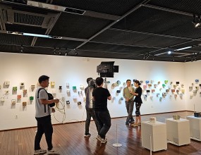 *TBC지금은 지방시대 2023년 9월 20일 방송  금강자연미술비엔날레 《자연미술큐브전 ‘12×12×12+자연’》 Geumgang Nature Art Biennale 《Nature Art Cube Exhibition ‘12×12×12+Nature’》 전시장소 : 울진연호문화센터 Uljin Yeonho Cultural Center전시기간 : 2023. 08. 31~09. 27 